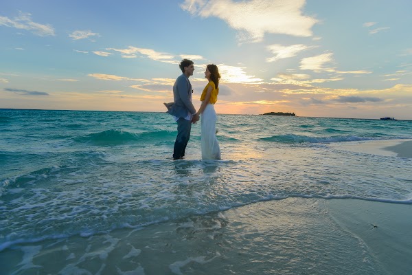 N & S  Elopement at Dhiffushi — frame 7