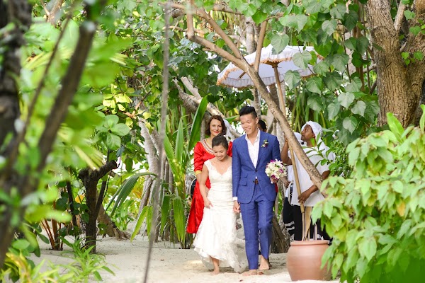 A & Z Elopement Elopement at Mirihi Island Resort — Mirihi Island Resort, Alifu Dhaalu Atoll, Maldives — frame 6
