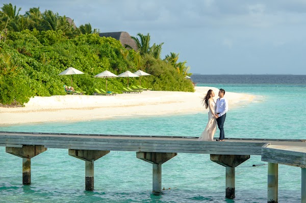 A & B Honeymoon Portrait at Anantara Kihavah Villas, Anantara Kihavah Villas, Baa Atoll, Maldives — frame 24