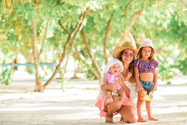 A & N Family Portrait at Paradise Island Resort and Spa — frame 9