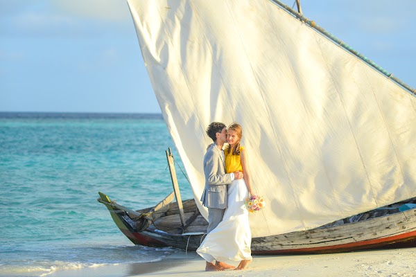 N & S  Elopement at Dhiffushi — frame 5