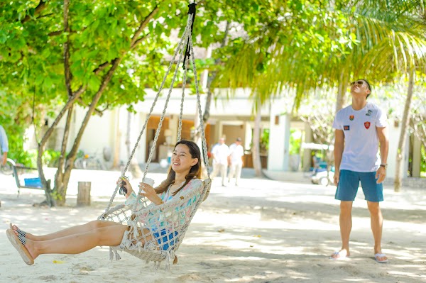 K & J Family Portrait at Four Seasons Resort Maldives at Landaa Giraavaru, Four Seasons Resort Maldives at Landaa Giraavaru, Baa Atoll, Maldives — frame 4