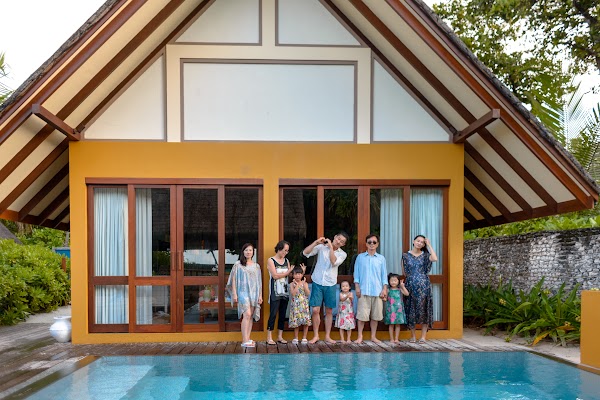 K & J Family Portrait at Four Seasons Resort Maldives at Landaa Giraavaru, Four Seasons Resort Maldives at Landaa Giraavaru, Baa Atoll, Maldives — frame 22