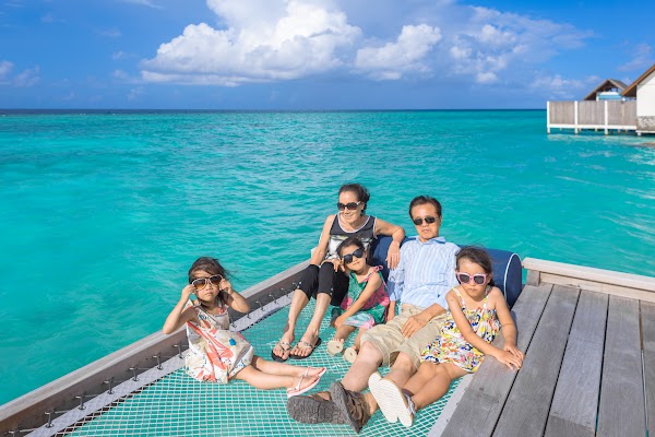 K & J Family Portrait at Four Seasons Resort Maldives at Landaa Giraavaru — frame 7