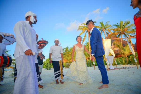 A & Z Elopement Elopement at Mirihi Island Resort — Mirihi Island Resort, Alifu Dhaalu Atoll, Maldives — frame 4