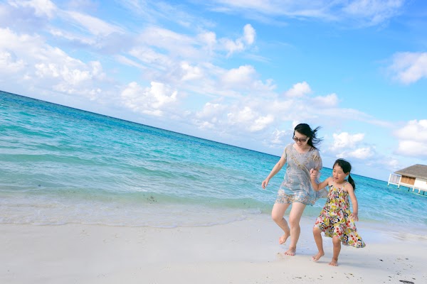 K & J Family Portrait at Four Seasons Resort Maldives at Landaa Giraavaru, Four Seasons Resort Maldives at Landaa Giraavaru, Baa Atoll, Maldives — frame 18