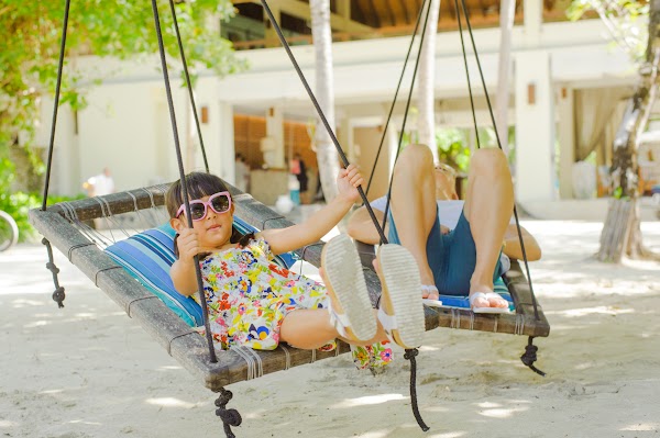 K & J Family Portrait at Four Seasons Resort Maldives at Landaa Giraavaru — frame 3