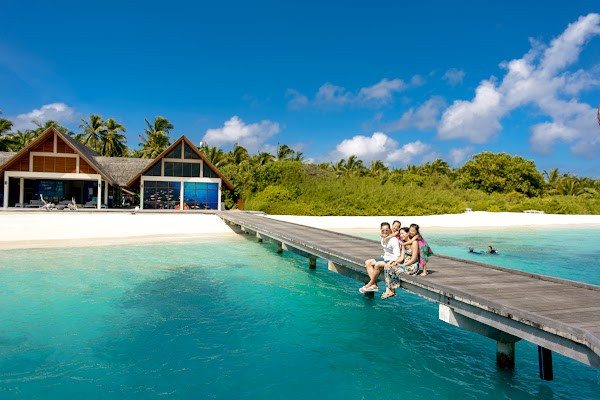 K & J Family Portrait at Four Seasons Resort Maldives at Landaa Giraavaru — photographed at Four Seasons Resort Maldives at Landaa Giraavaru, Baa (South Maalhosmadulu) Atoll — frame 4