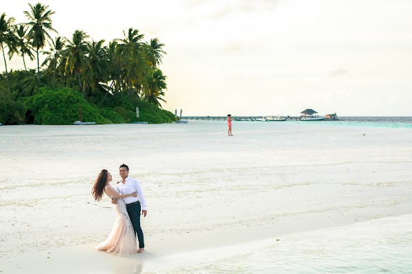 A & B Honeymoon Portrait at Anantara Kihavah Villas, Anantara Kihavah Villas, Baa Atoll, Maldives — frame 36