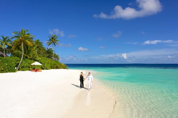 K & A Anniversary Portrait at Mirihi Island Resort — frame 7