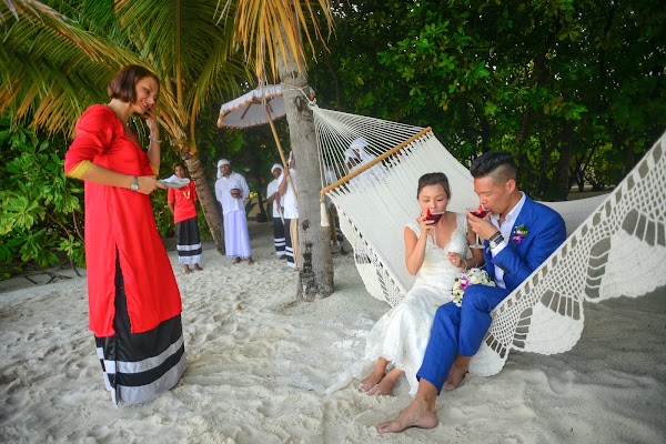 A & Z Elopement Elopement at Mirihi Island Resort — frame 4