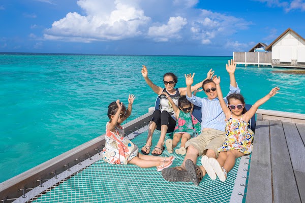 K & J Family Portrait at Four Seasons Resort Maldives at Landaa Giraavaru — frame 4