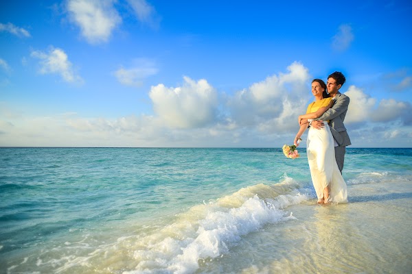 N & S  Elopement at Dhiffushi — frame 6