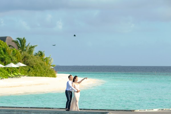 A & B Honeymoon Portrait at Anantara Kihavah Villas, Anantara Kihavah Villas, Baa Atoll, Maldives — frame 22