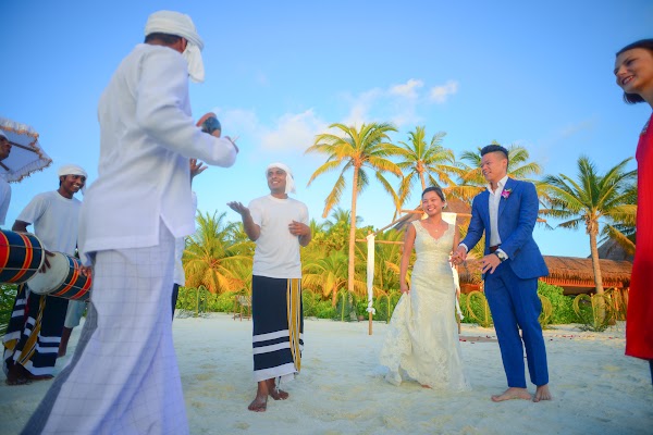A & Z Elopement Elopement at Mirihi Island Resort — frame 4