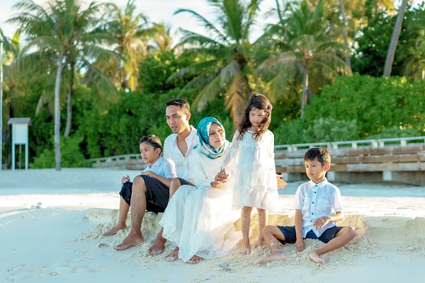 N & R Family Portrait at Finolhu Baa Atoll Maldives, Finolhu Baa Atoll Maldives, Baa Atoll, Maldives — frame 10