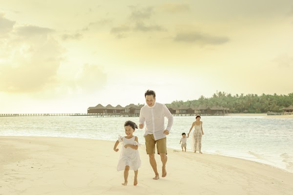 M & M Family Portrait at Anantara Resort and Spa Maldives, Anantara Resort and Spa Maldives, Kaafu Atoll, Maldives — frame 36