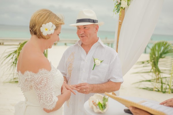 P & G  Elopement at Mirihi Island Resort — frame 3