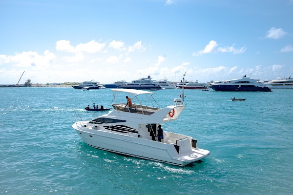 TIFFANY BLANC 14 - Luxury Yacht Charter — frame 9