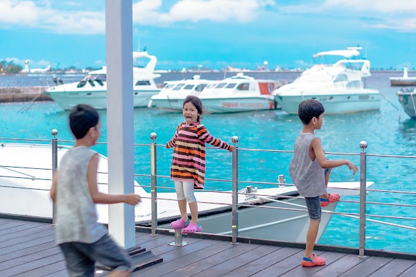 N & R Family Portrait at Finolhu Baa Atoll Maldives, Finolhu Baa Atoll Maldives, Baa Atoll, Maldives — frame 43