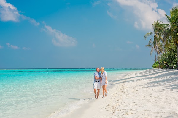 S & F Anniversary Portrait at Kanuhura, Kanuhura, Lhaviyani Atoll, Maldives — frame 7