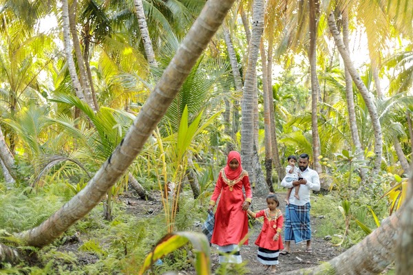 M & S Family Portrait at Fuvahmulah — frame 8