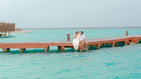 J & Y Honeymoon Portrait at Eriyadhu Island Resort — Highlights - Photos, Eriyadhu Island Resort, Kaafu Atoll, Maldives — frame 5