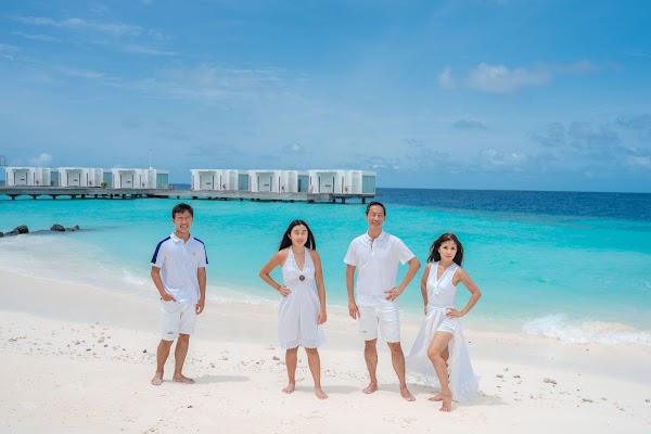 A & M Family Portrait at Jumeirah Maldives Olhahali Island — frame 9