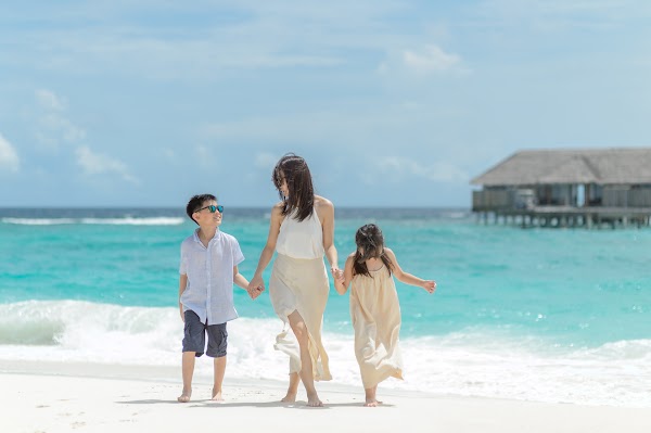 Photographs from Baa (South Maalhosmadulu) Atoll, near Hithaadhoo — frame 3