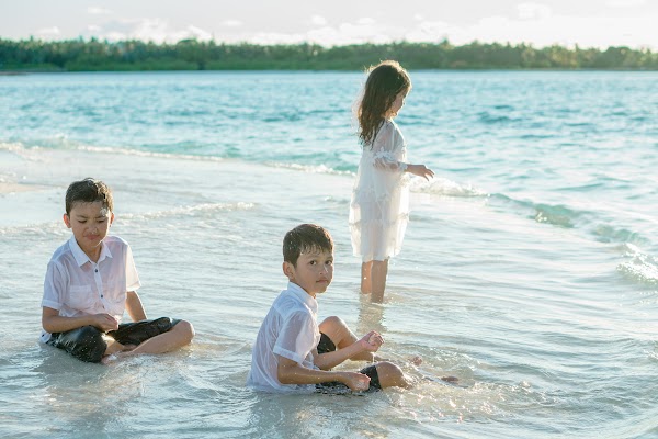 N & R Family Portrait at Finolhu Baa Atoll Maldives, Finolhu Baa Atoll Maldives, Baa Atoll, Maldives — frame 16