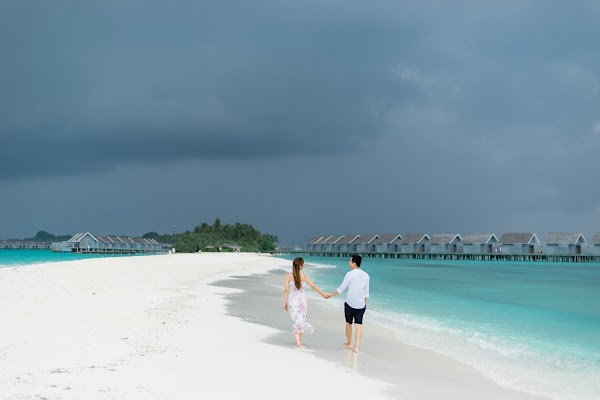 J & H Honeymoon Portrait at Kuramathi Maldives — frame 3