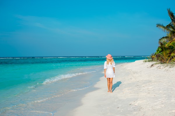 S & F Anniversary Portrait at Kanuhura, Kanuhura, Lhaviyani Atoll, Maldives — frame 22