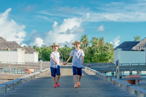 N & R Family Portrait at Finolhu Baa Atoll Maldives, Finolhu Baa Atoll Maldives, Baa Atoll, Maldives — frame 4