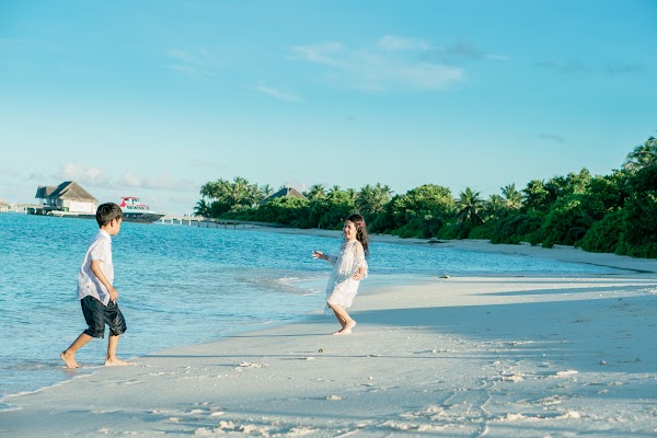 N & R Family Portrait at Finolhu Baa Atoll Maldives, Finolhu Baa Atoll Maldives, Baa Atoll, Maldives — frame 12
