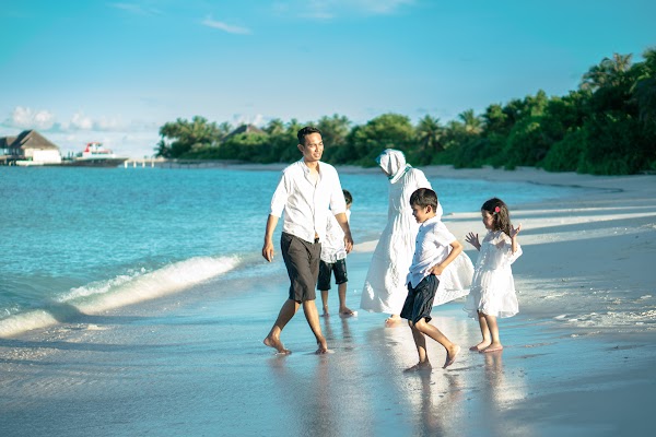 N & R Family Portrait at Finolhu Baa Atoll Maldives, Finolhu Baa Atoll Maldives, Baa Atoll, Maldives — frame 13