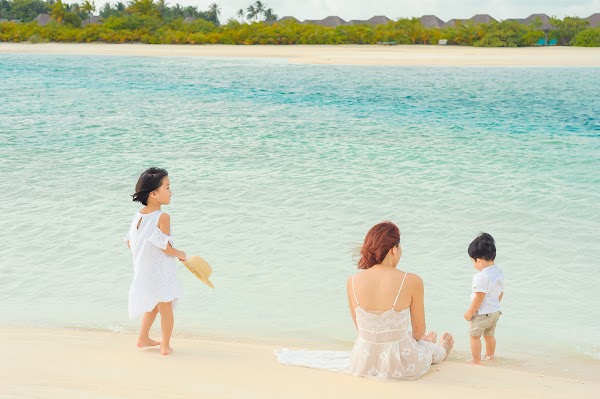 M & M Family Portrait at Anantara Resort and Spa Maldives, Anantara Resort and Spa Maldives, Kaafu Atoll, Maldives — frame 35