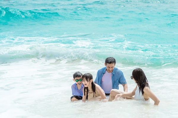 S & B Family Portrait at Dusit Thani Maldives, Dusit Thani Maldives, Baa Atoll, Maldives — frame 17
