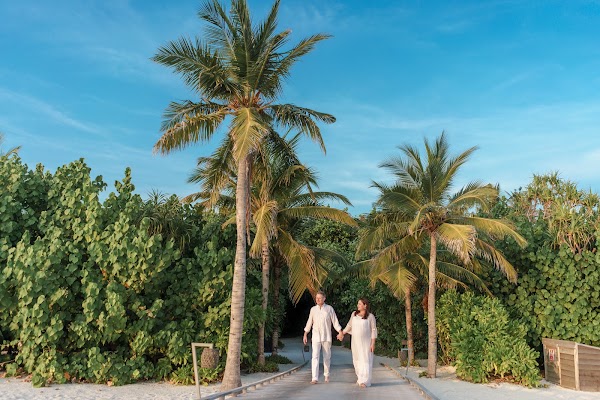 N & J Maternity Portrait at Vakkaru Maldives — frame 8