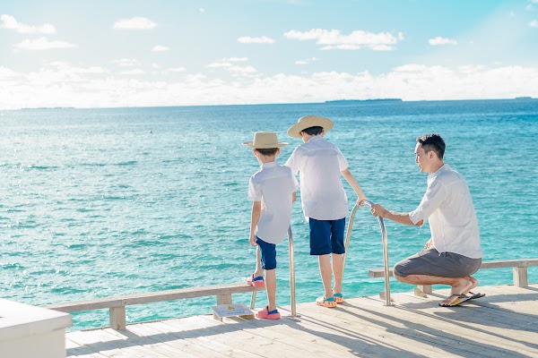 N & R Family Portrait at Finolhu Baa Atoll Maldives — frame 2