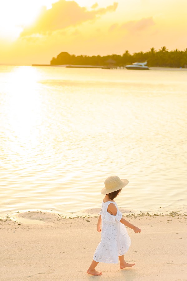 M & M Family Portrait at Anantara Resort and Spa Maldives, Anantara Resort and Spa Maldives, Kaafu Atoll, Maldives — frame 46