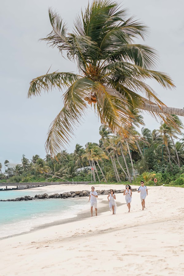 A & M Family Portrait at Jumeirah Maldives Olhahali Island — frame 4