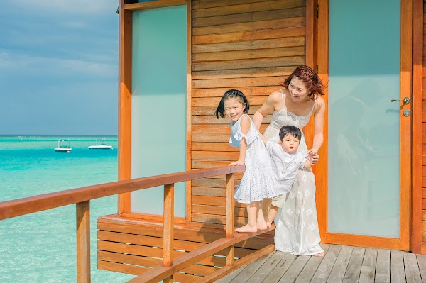 M & M Family Portrait at Anantara Resort and Spa Maldives, Anantara Resort and Spa Maldives, Kaafu Atoll, Maldives — frame 9