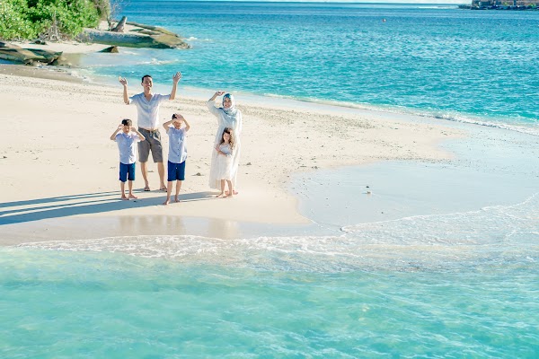 N & R Family Portrait at Finolhu Baa Atoll Maldives, Finolhu Baa Atoll Maldives, Baa Atoll, Maldives — frame 5