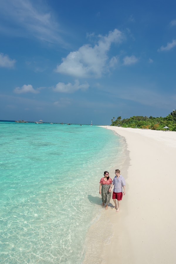N & J Maternity Portrait at Vakkaru Maldives — frame 4