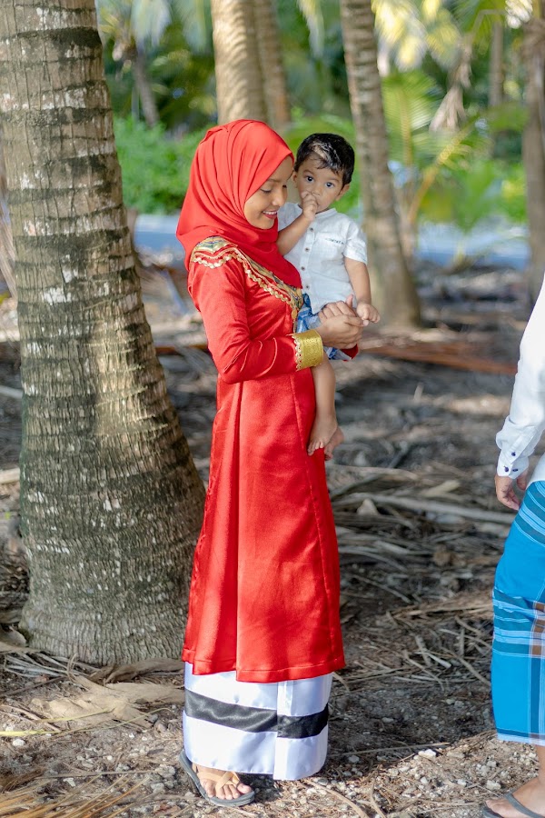 M & S Family Portrait at Fuvahmulah — frame 4