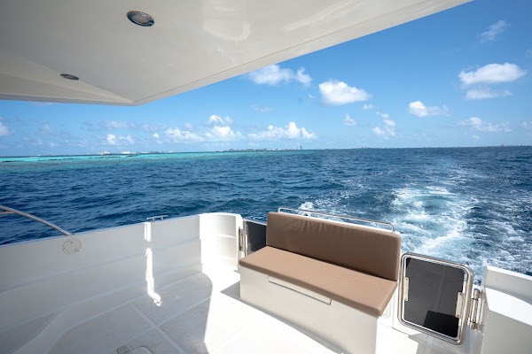TIFFANY BLANC 14 - Luxury Yacht Charter — frame 3