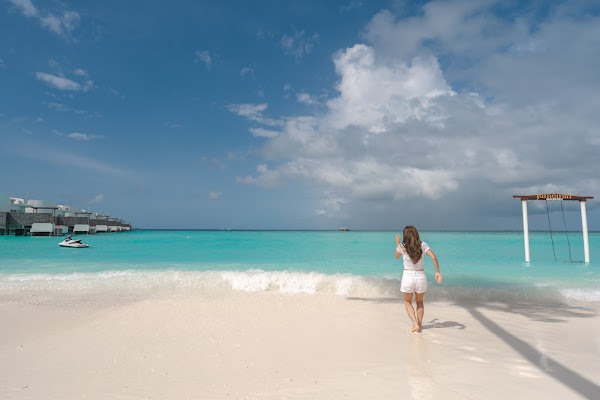A & M Family Portrait at Jumeirah Maldives Olhahali Island — frame 3