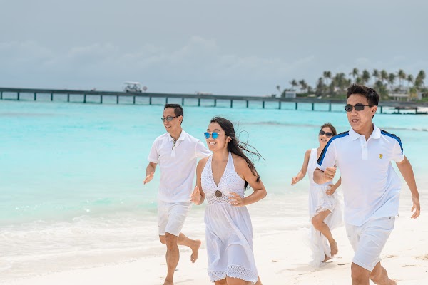 Maldives family photography — frame 2