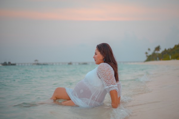 N & J Maternity Portrait at Vakkaru Maldives, Vakkaru Maldives, Baa Atoll, Maldives — frame 31