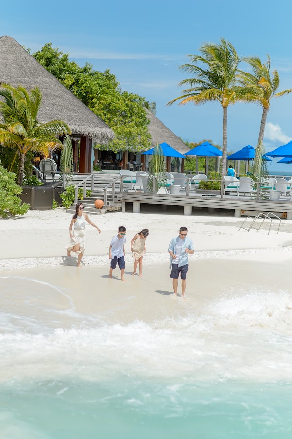 S & B Family Portrait at Dusit Thani Maldives, Dusit Thani Maldives, Baa Atoll, Maldives — frame 49